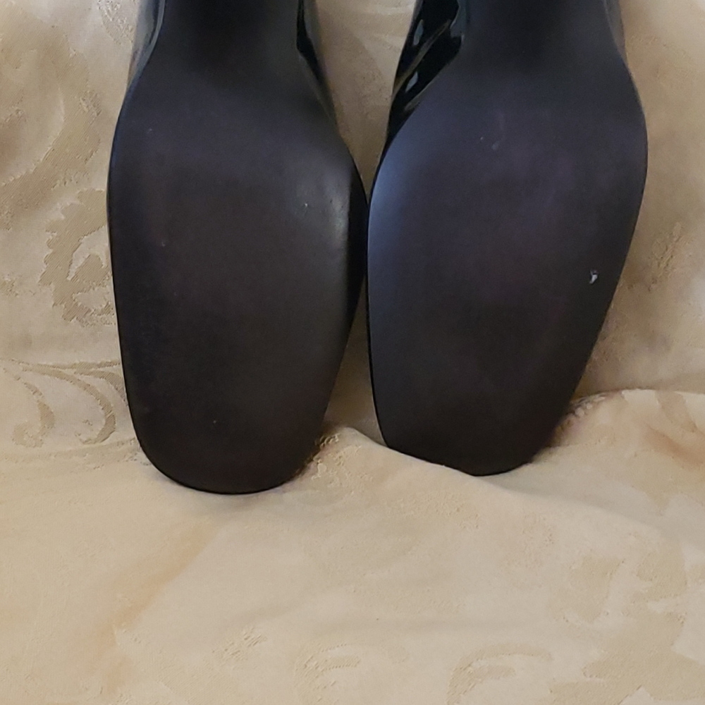 Heels - Picture 3 of 4
